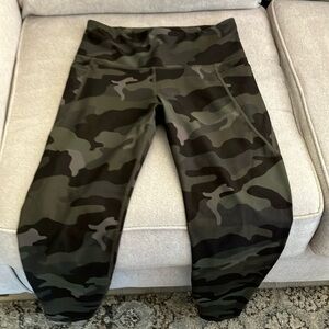 Old Navy Elevate Leggings Camouflage with pockets